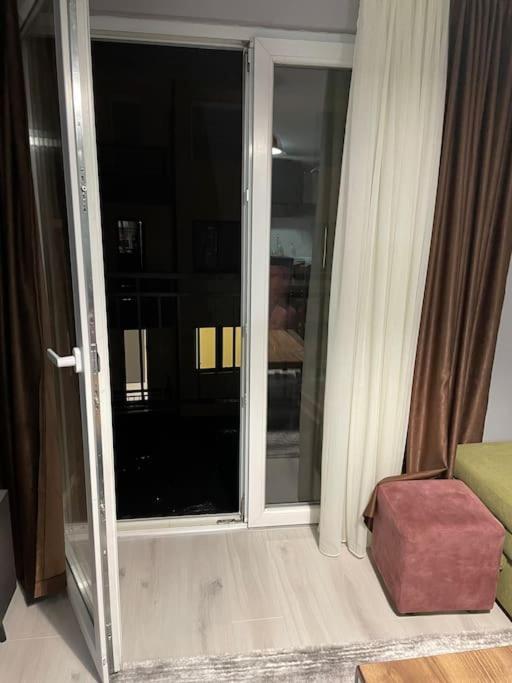 Sunny Prishtina Apartment Priştine Dış mekan fotoğraf